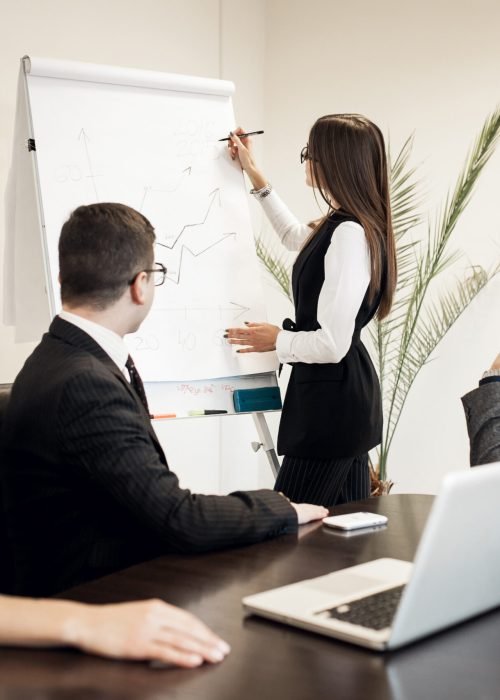 discussion-young-group-busines-training discussion-young-group-busines-training